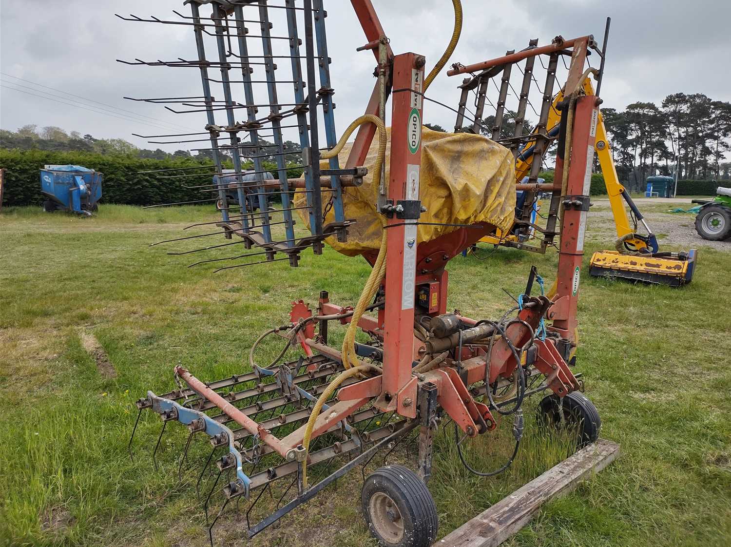 Lot 104 - Opico 6m Hydraulic Folding Grass Harrow with...