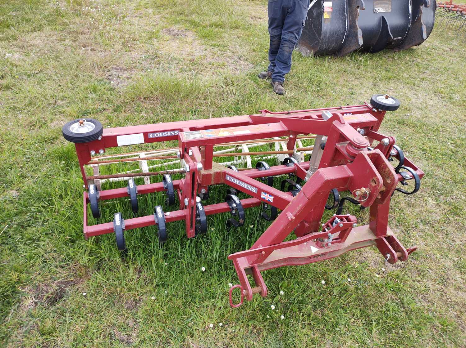 Lot 86 - Cousins 2m Pig Tail Harrow with Crumbler Bar