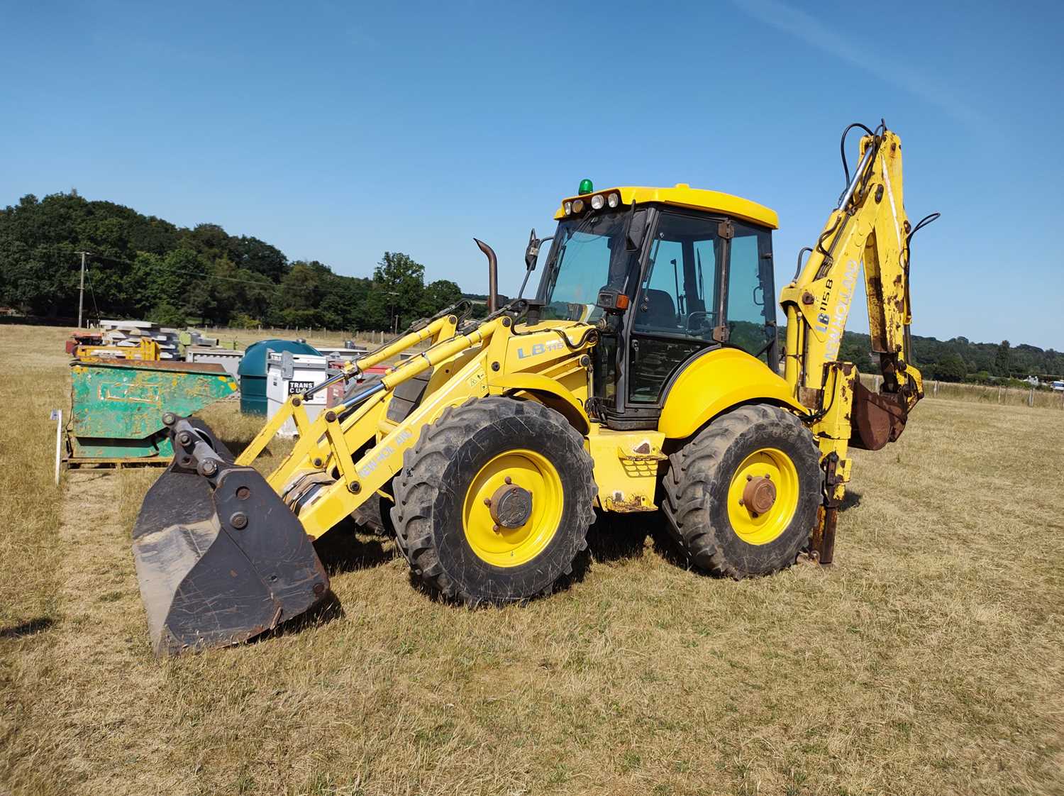 Lot 723 - New Holland NH LB 115B 4PS - wheeled 180...