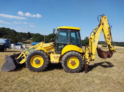 Lot 723 - New Holland NH LB 115B 4PS - wheeled 180...