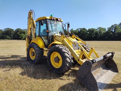 Lot 723 - New Holland NH LB 115B 4PS - wheeled 180...