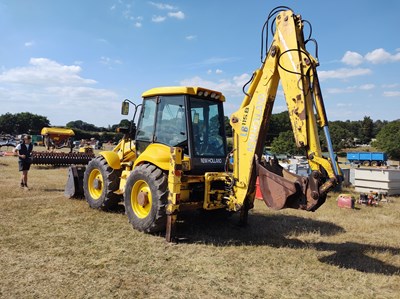 Lot 723 - New Holland NH LB 115B 4PS - wheeled 180...