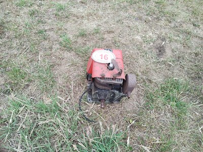 Lot 16 - Lawnmower engine for spares