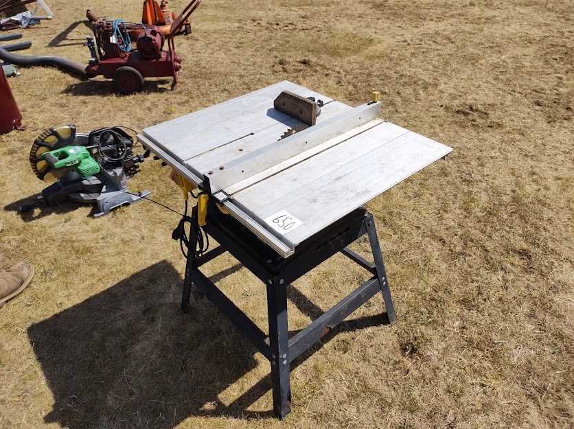 Lot 650 - Saw bench