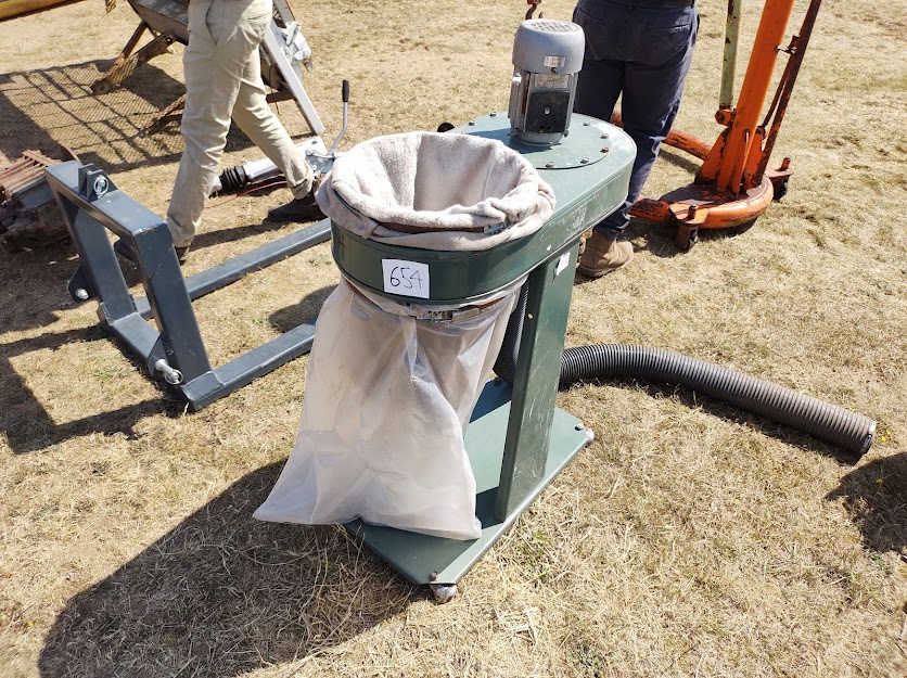 Lot 654 - Dust extraction unit