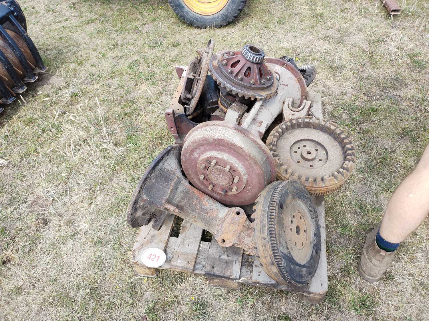 Lot 421 - Massey Ferguson 135 Parts