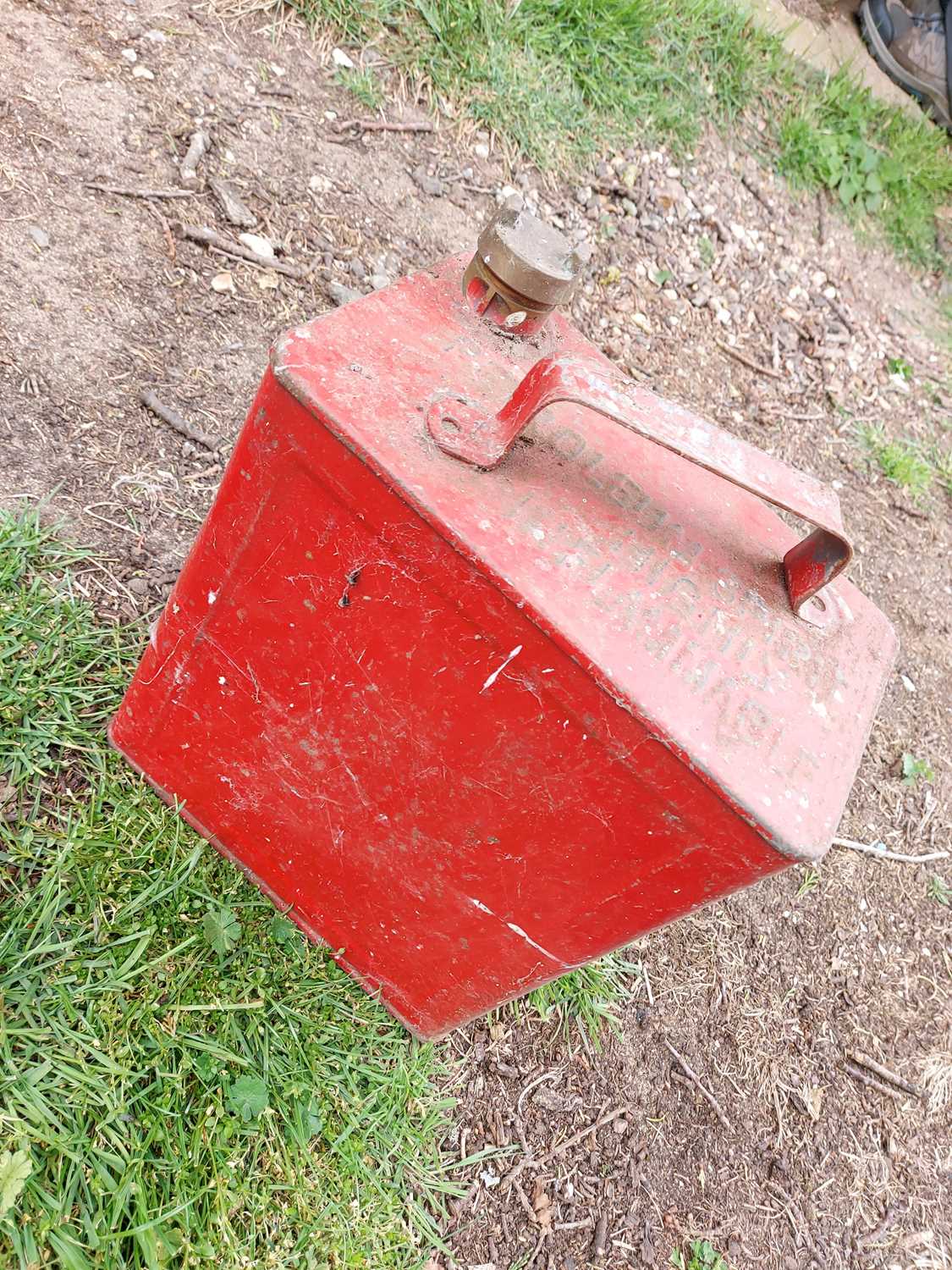 Lot 73 - 1 x Metal petrol can