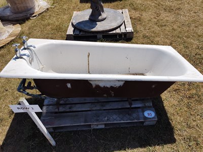 Lot 93 - Cast Iron Bath