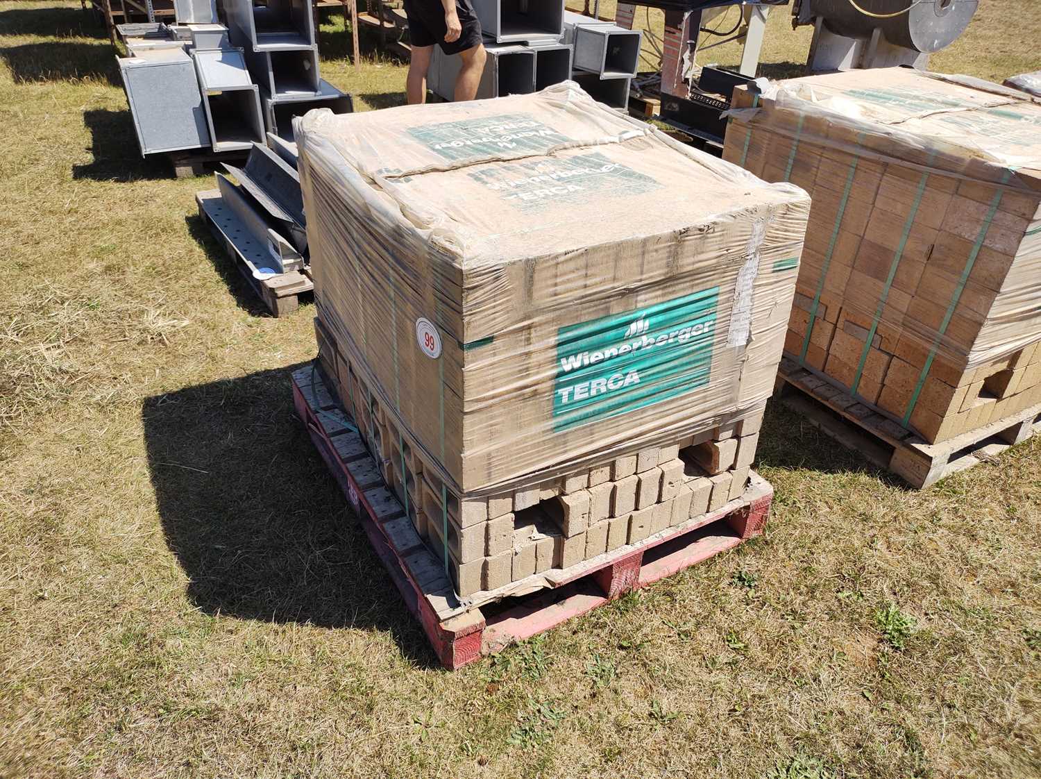 Lot 99 - 1 x Pallet of Bricks