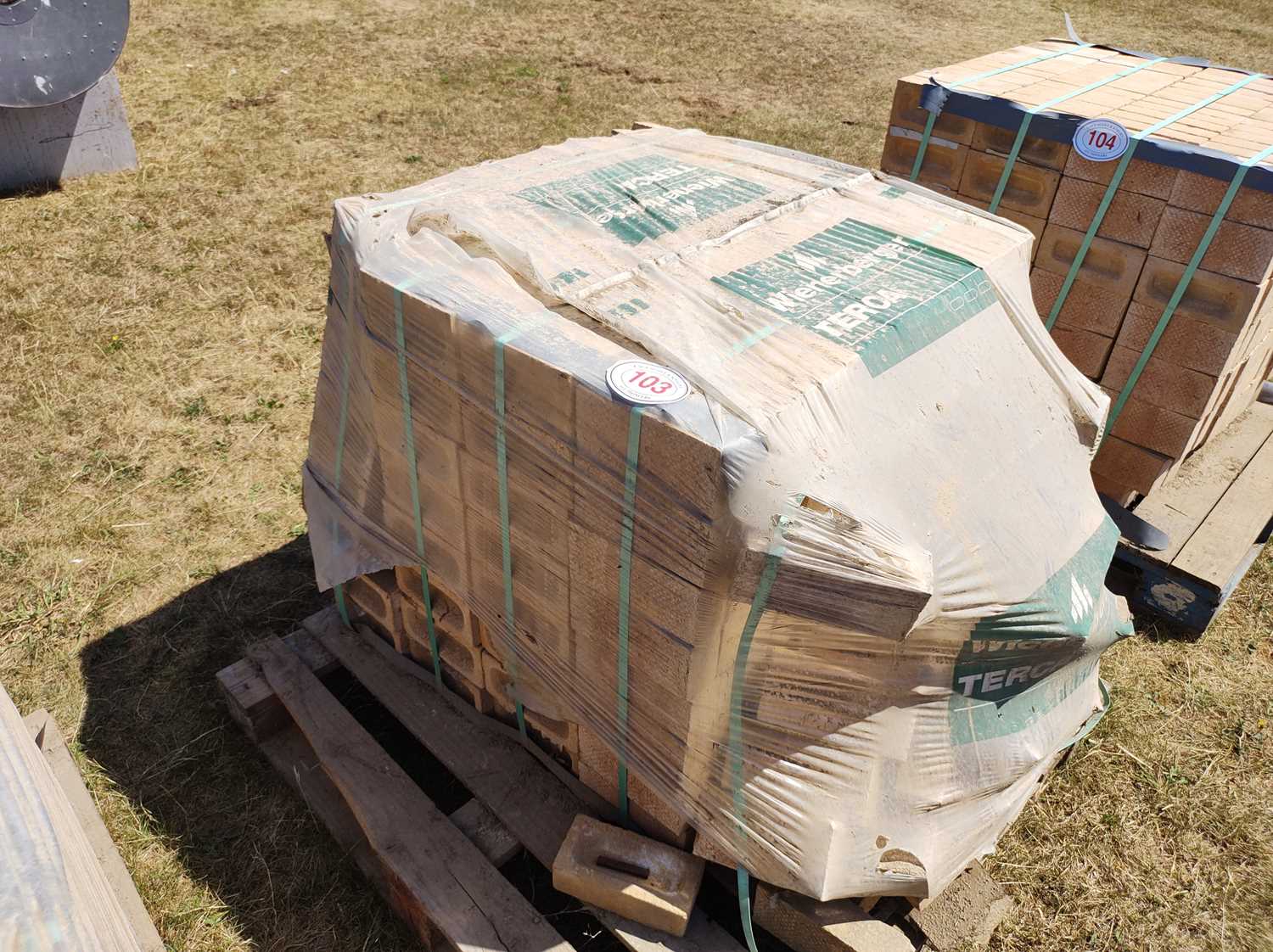 Lot 103 - 1 x Pallet of Bricks