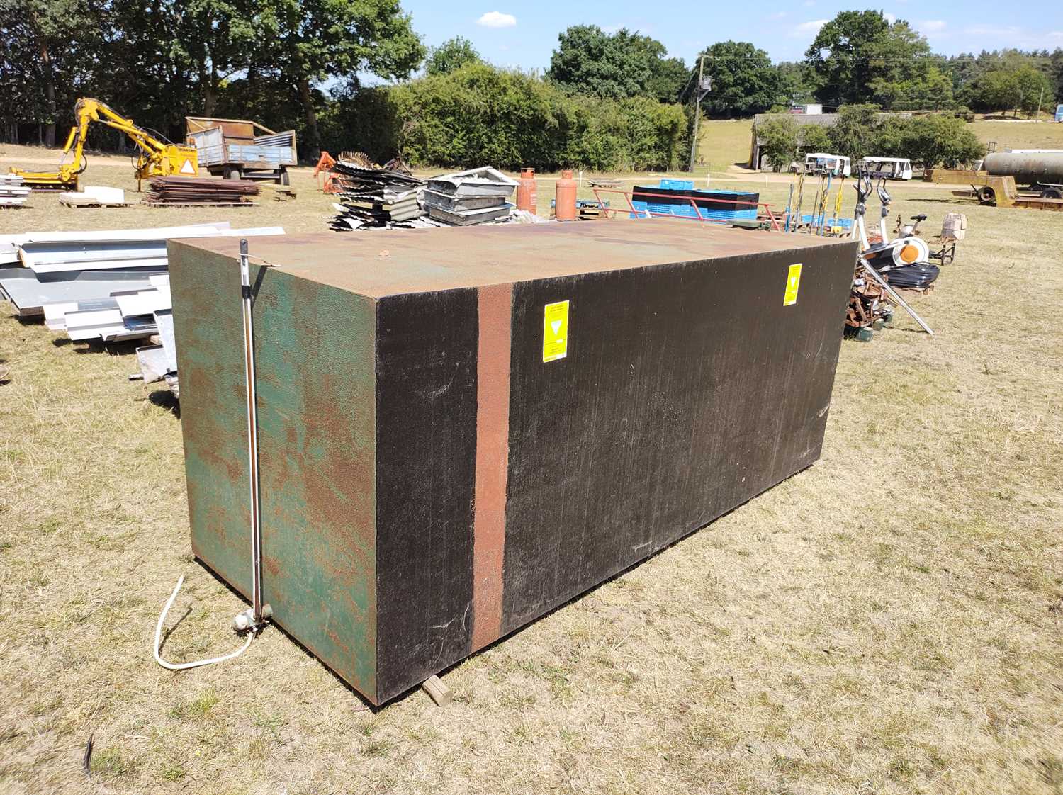 Lot 144 - 3000l Diesel Tank