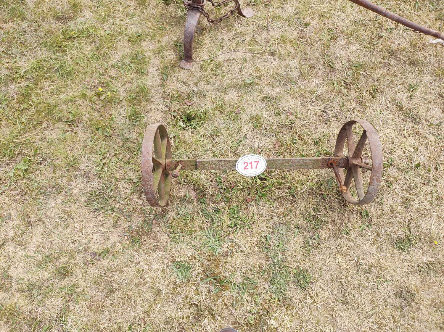 Lot 217 - Axle with two wheels