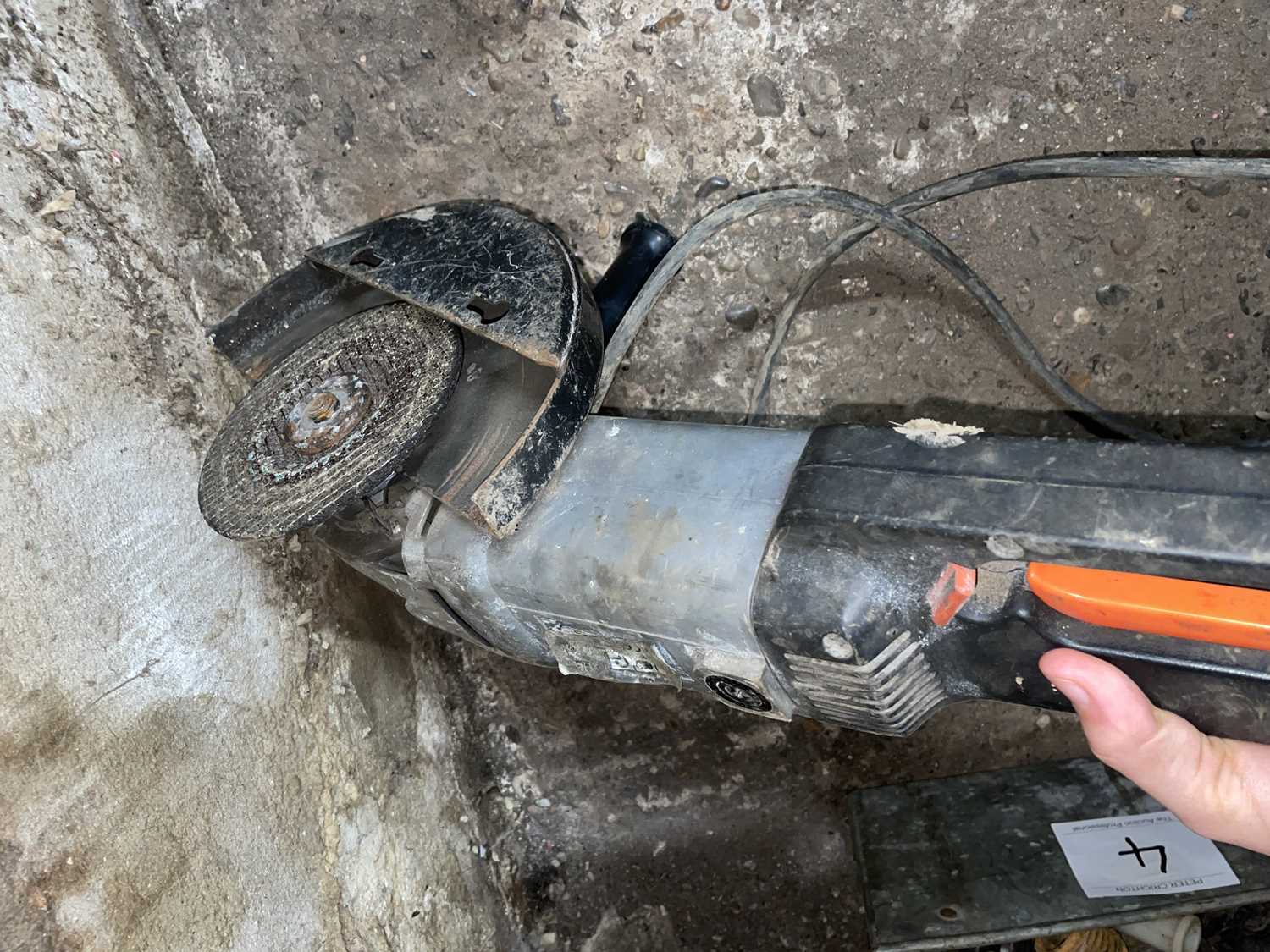 Lot 5 Kinzo Angle Grinder
