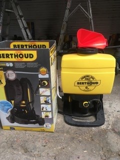 Lot 251 - Berthoud 2000 knapsack sprayer