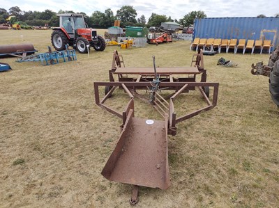 Lot 351 - Flat 8' Bale Sledge