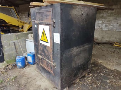 Lot 22 - Lockable Spray Storage Container