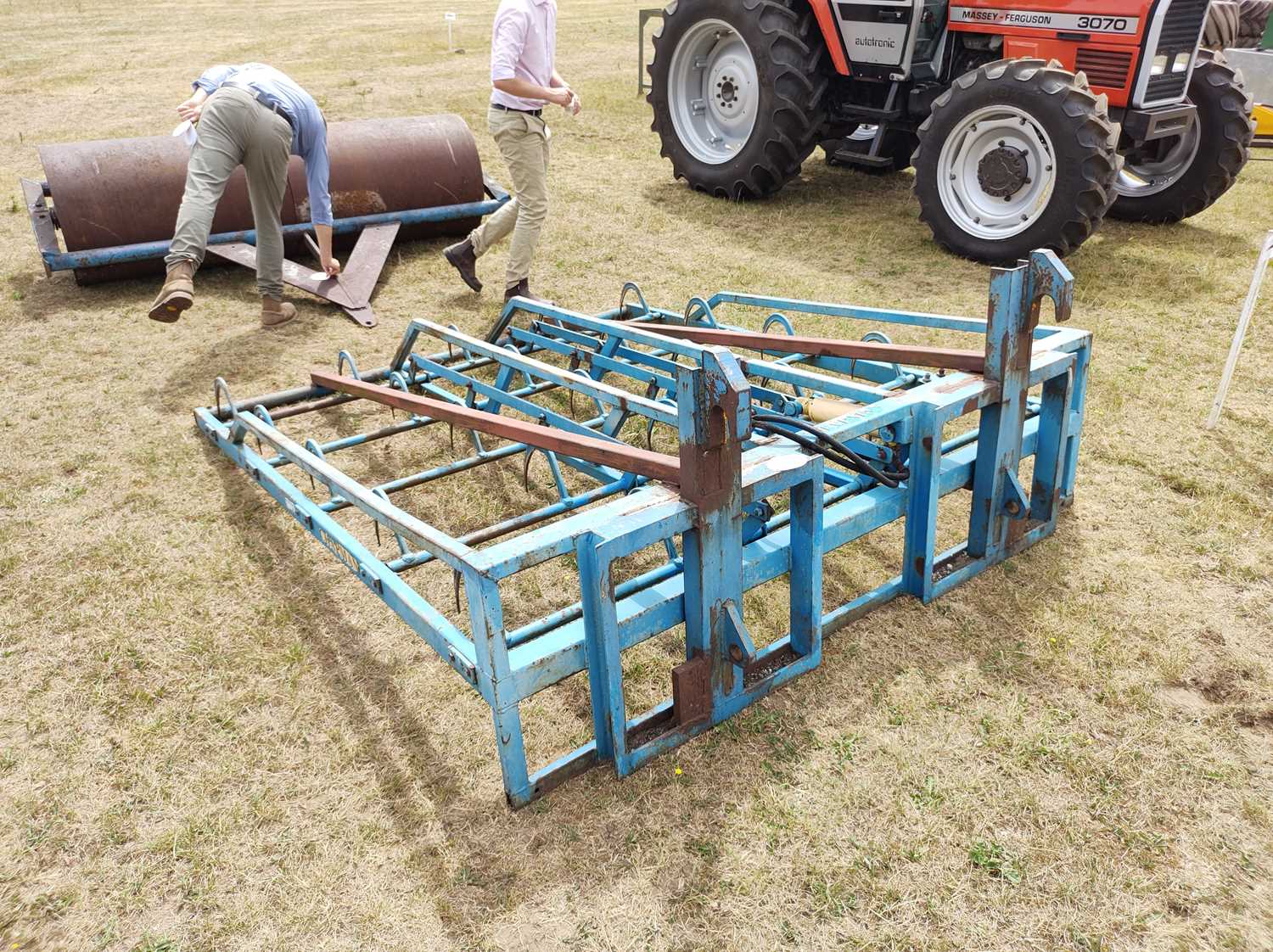 Lot 407 - Flat 10 bale grab with JCB fittings