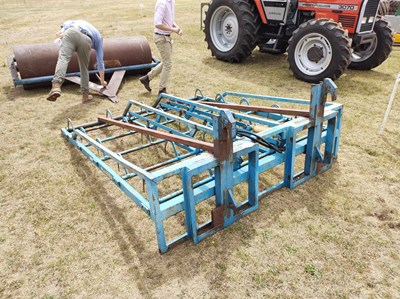 Lot 407 - Flat 10 bale grab with JCB fittings