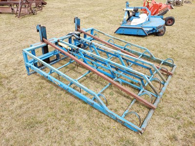 Lot 407 - Flat 10 bale grab with JCB fittings