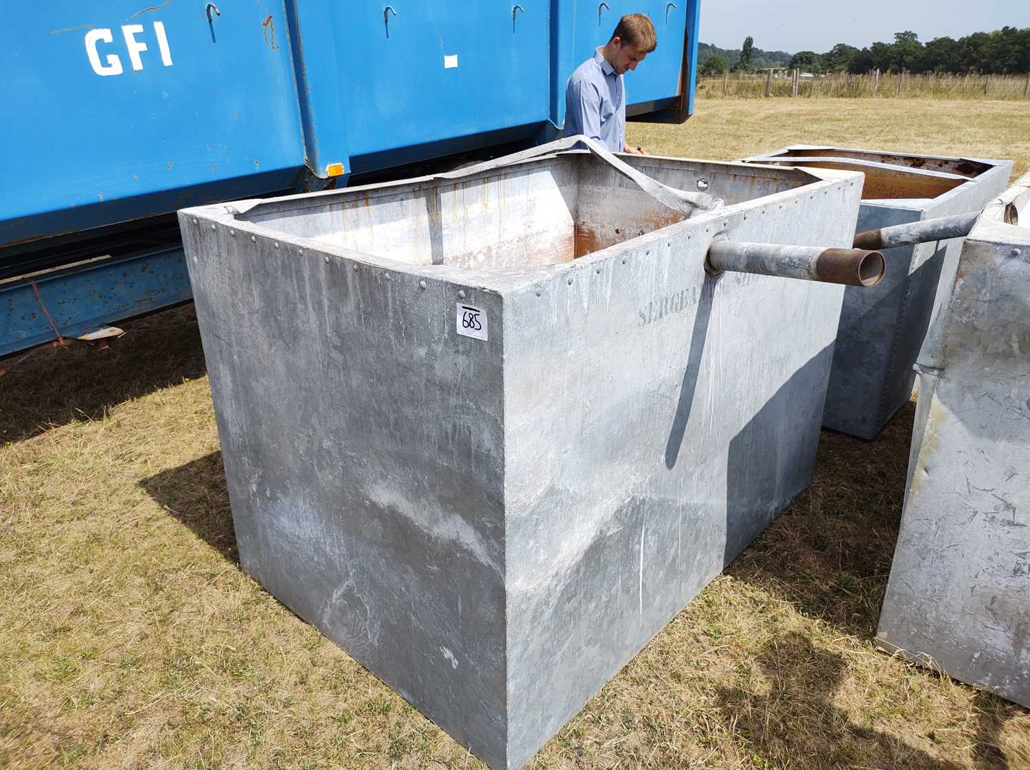 Lot 685 - Water tank 6ft x 4ft x 4ft galvanised