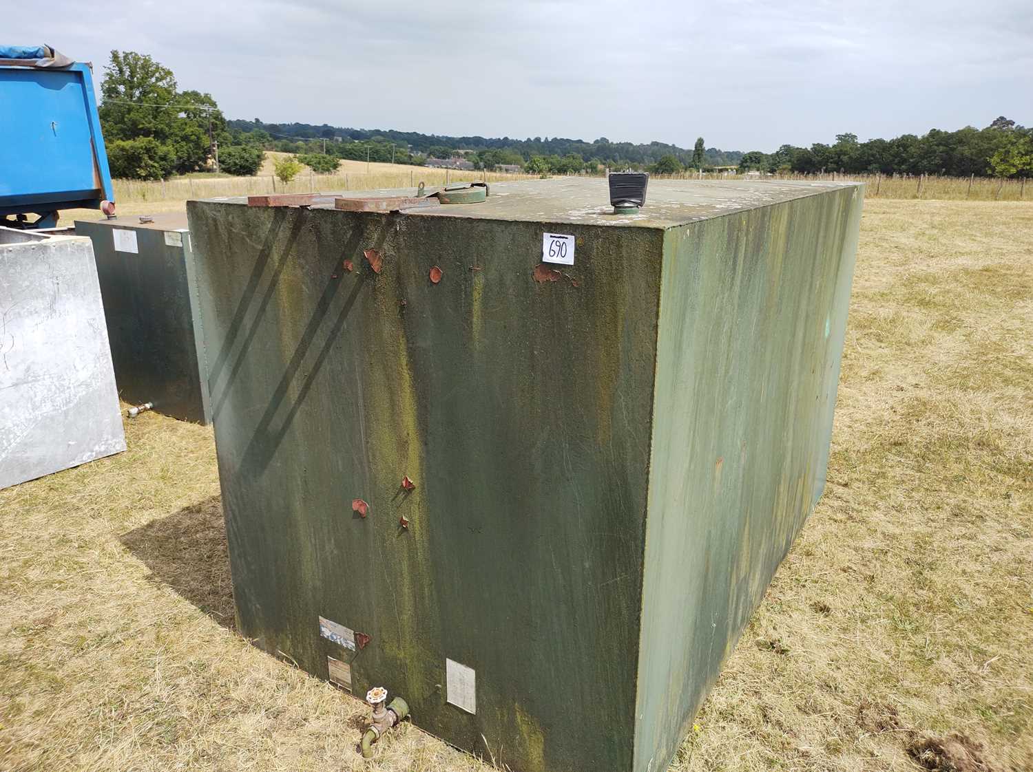 Lot 690 - Diesel tank 8ft x 5ft x 5ft (5000l)