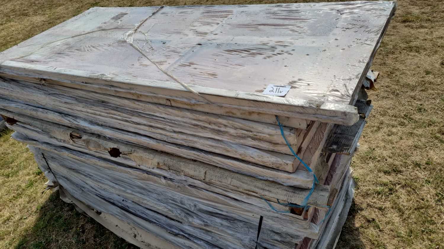 Lot 211 - Pallet of Wooden Doors