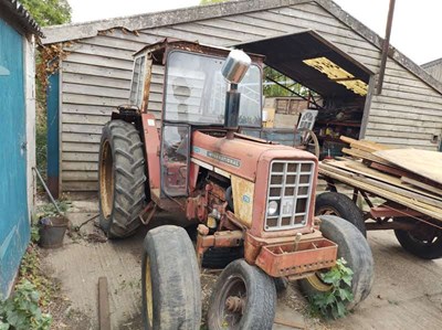 Lot 28 - International 674 tractor (1978) (Reg KCE...
