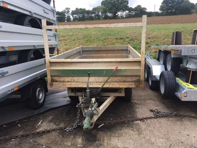 Lot 64 - 2 Ton Tipping Trailer. Model: Wombat. Conquest...