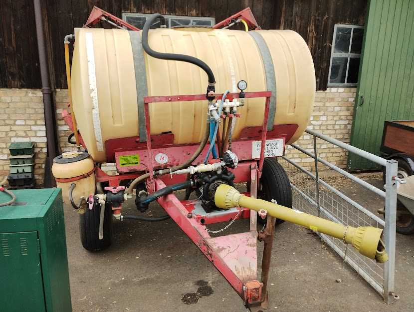 Lot 14 - 12m Lely Sprayer model j. In working order.