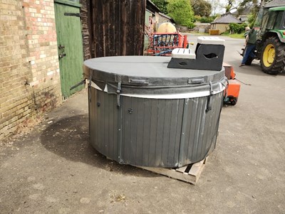 Lot 31 - Circular 13 amp hot tub with cover and steps