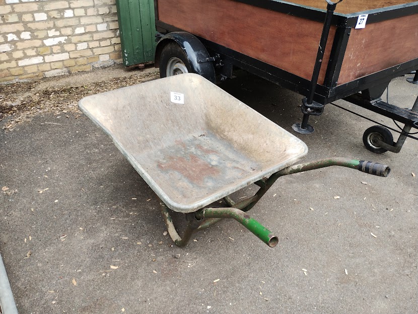 Wheelbarrow Defender Lot 33 - Wheelbarrow
