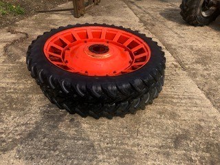 Lot 48 - Narrow wheels 9.5x48 and 750x20 (Front & Back)