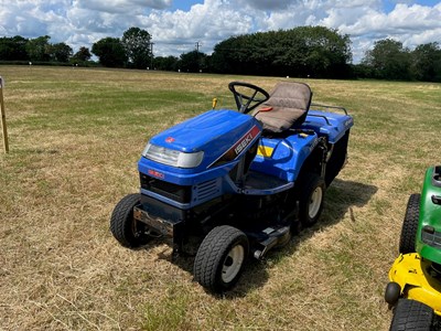 Lot 155 - Iseki SXG Ride On Lawnmower 15. 40" cut.