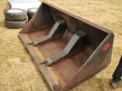 Lot 120 - BAC Toe Tip Grain Bucket