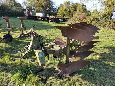 Lot 104 - 4 Furrow Dowdeswell Reversible Plough