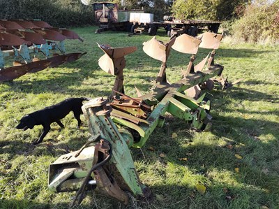 Lot 105 - 4 + 1 Furrow Dowdeswell Reversible Plough