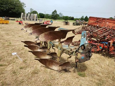 Lot 138 - Classic Ransomes TS 84 Reversible Plough. 4 x...