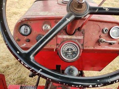 Lot 208 - International B275 Tractor. Starts and runs