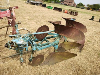 Lot 211 - Ransomes TS84 3 Furrow Reversible Plough