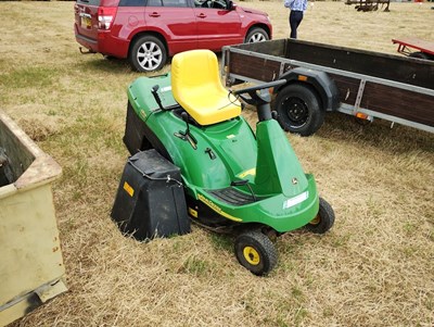 Lot 241 - John Deere CR125 Automatic Ride On Lawnmower...