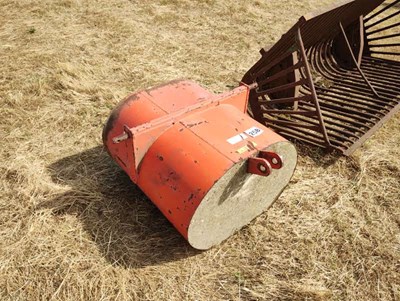 Lot 258 - 800kg Rear Weight Block off a Kubota