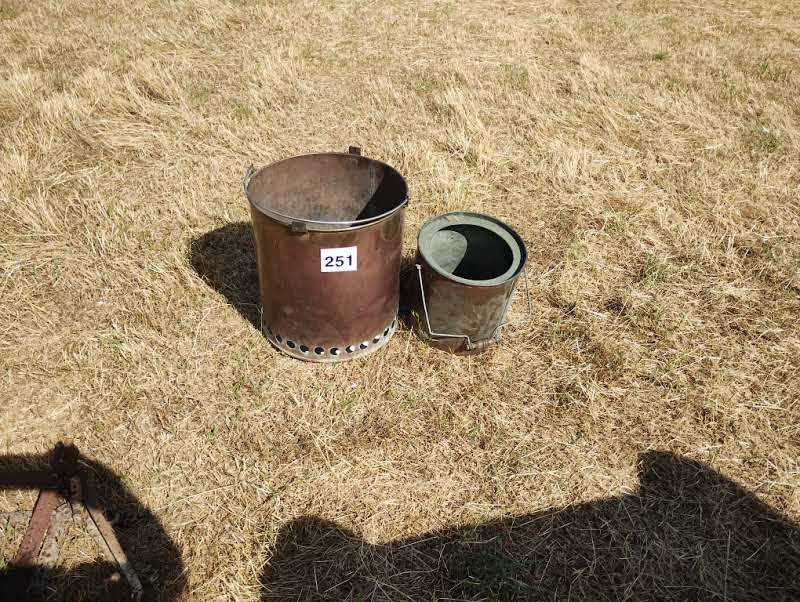 Lot 251 - 2 x Buckets