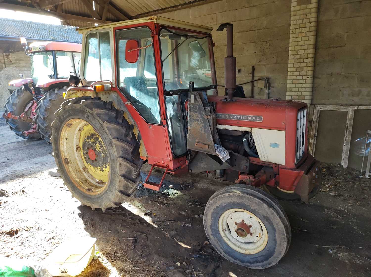 Lot 124 - International Harvester 674 with Front Loader...