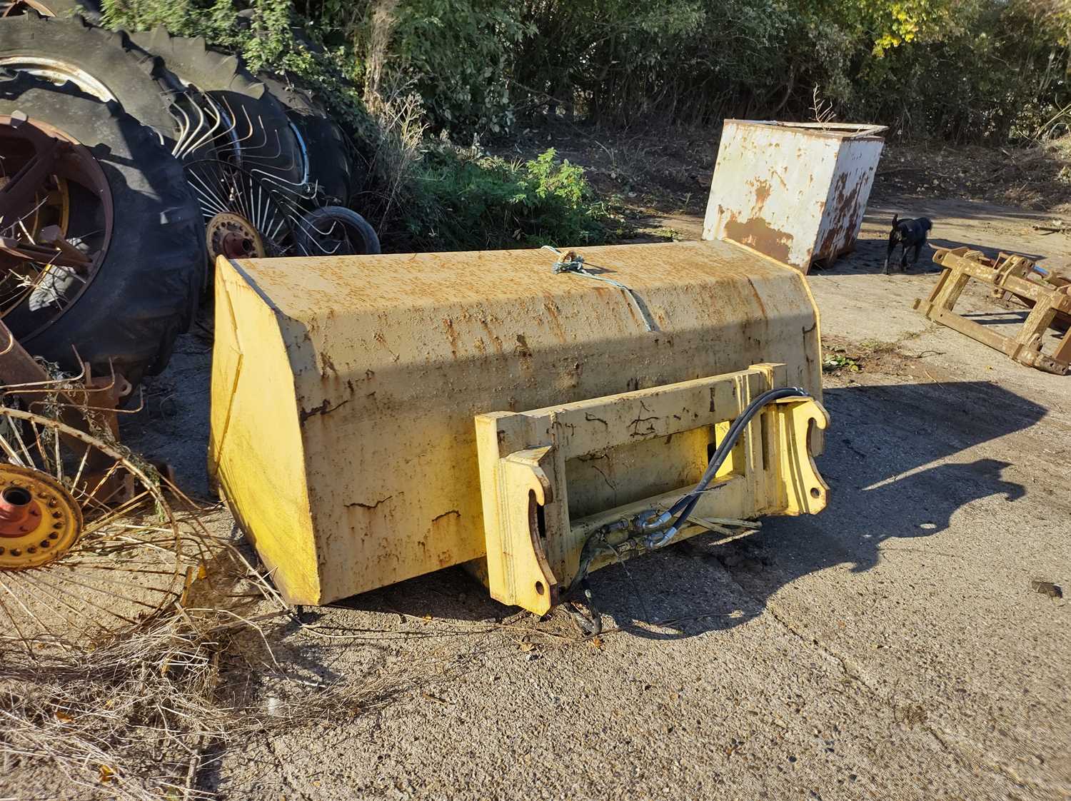 Lot 125 - Hydraulic Toe Tip Bucket