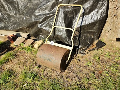 Lot 37 - Ginge Garden Roller (Located in Nacton). No VAT.