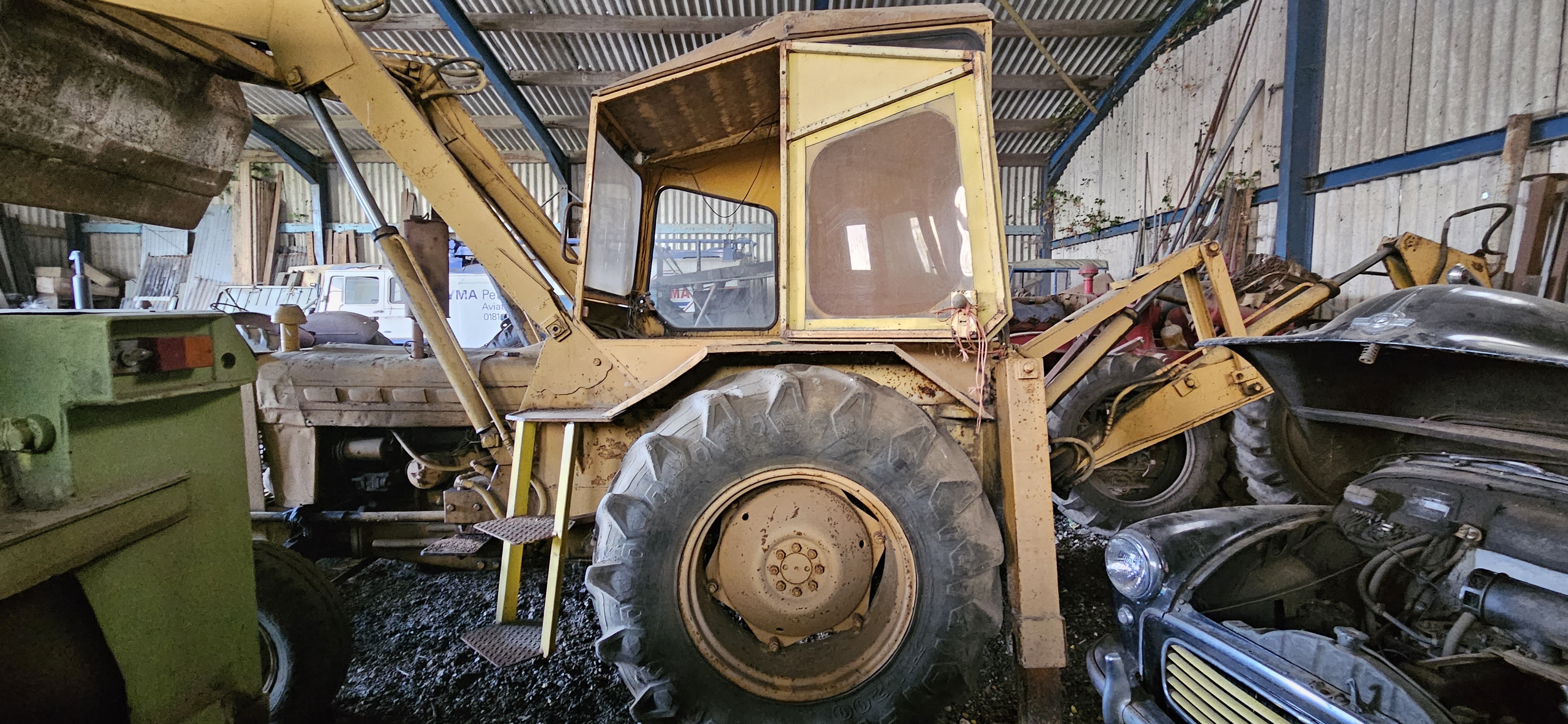 Lot 68 - 1967 Ford Whitlock Backhoe Digger. Needs