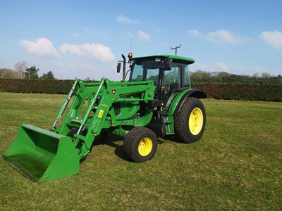 Lot 1 - John Deere 5070M tractor with loader. Comes...