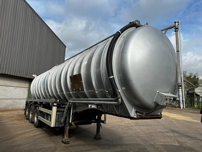 Lot 153 - 33,000 Litre Crossland Light Weight Vacuum...