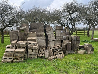 Lot 83c - Qty of Breeze Blocks