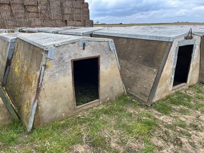 Lot 5 - 12 x John Booth Wooden Kennel Farrowing Huts